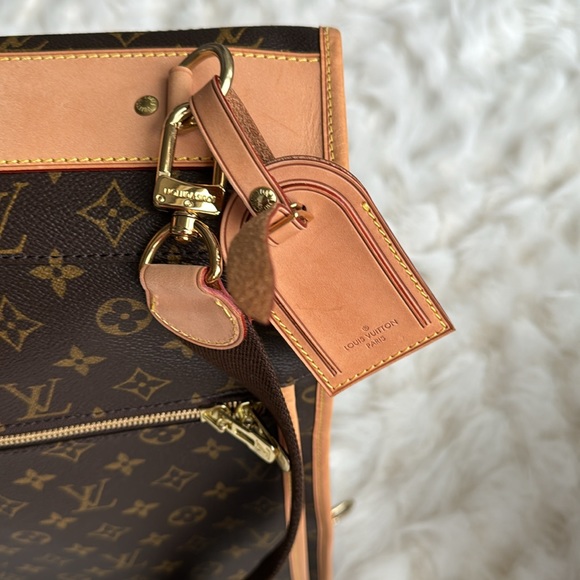 LOUIS VUITTON
Monogram Canvas Garment Carrier Bag. Made in France. - Picture 2 of 16